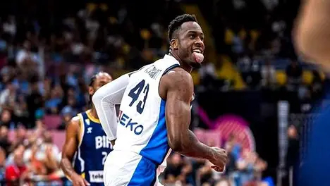 东契奇季前赛领袖风采：冠军之心与团队至上